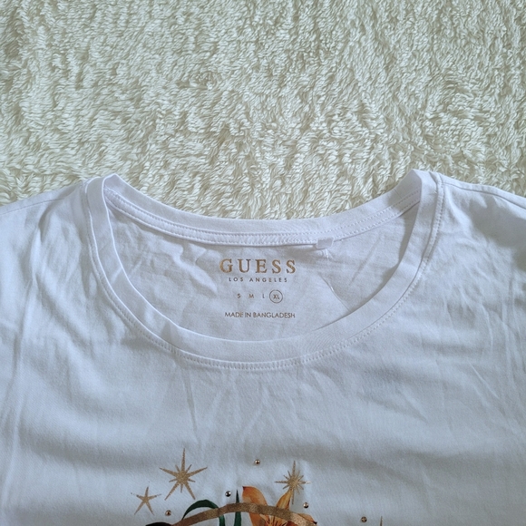 Guess❓Miller Floral💐 Graphic Tee👕 - NWT - Picture 4 of 15